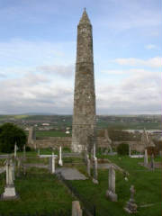 ardmore_roundtower_nov2004.jpg